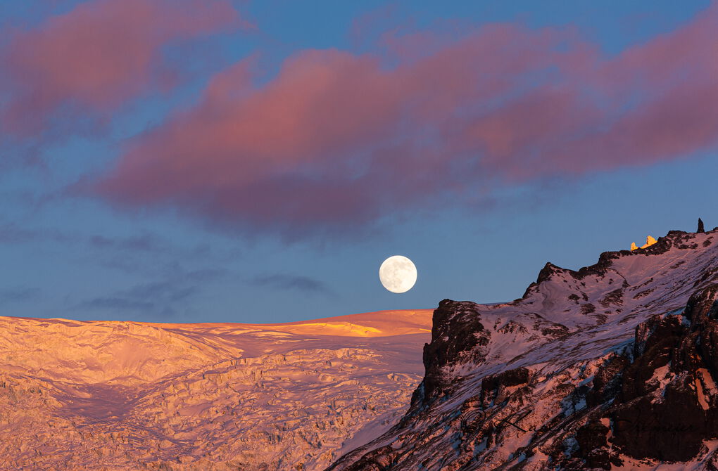 Full moon over Svinafellsjökull, evening mood, Skaftafell national park, south-east Iceland