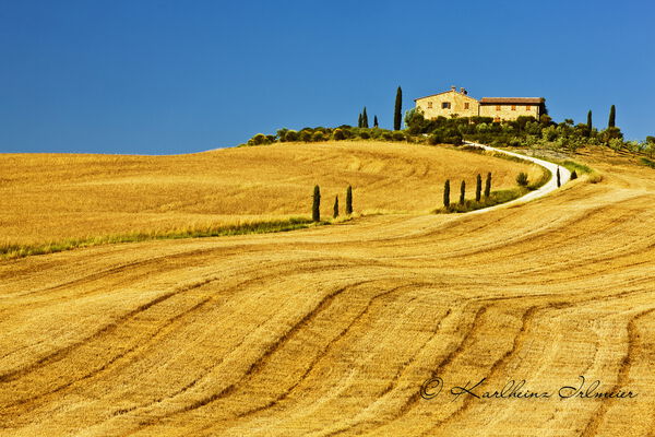 Fields and farmouse, Pienza, Tuscany