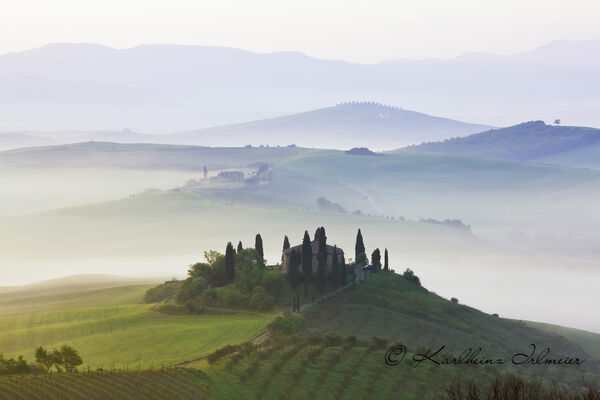 Podere Belvedere in morning mist, Tuscany, San Quirico