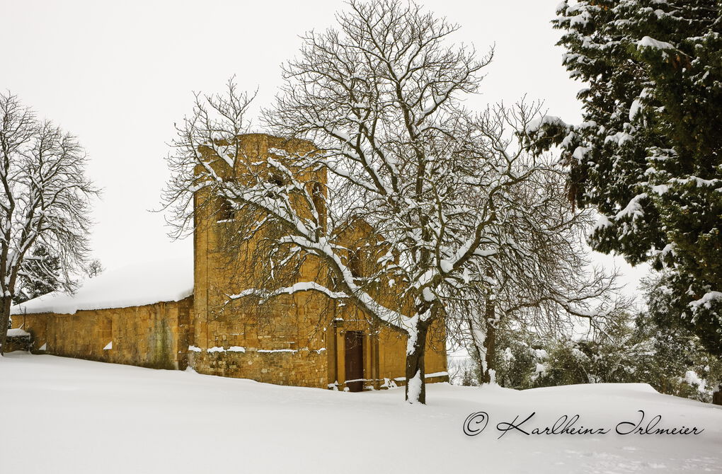 Chapel near Pienza, snowy landscape, Tuscany