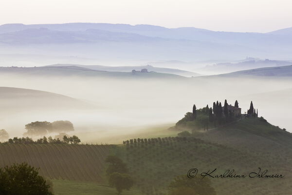 Podere Belvedere in morning mist, Tuscany, San Quirico