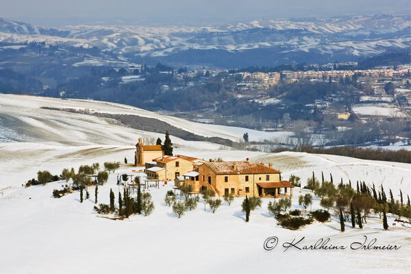 Cottage, Asciano, snowy landscape, Tuscany