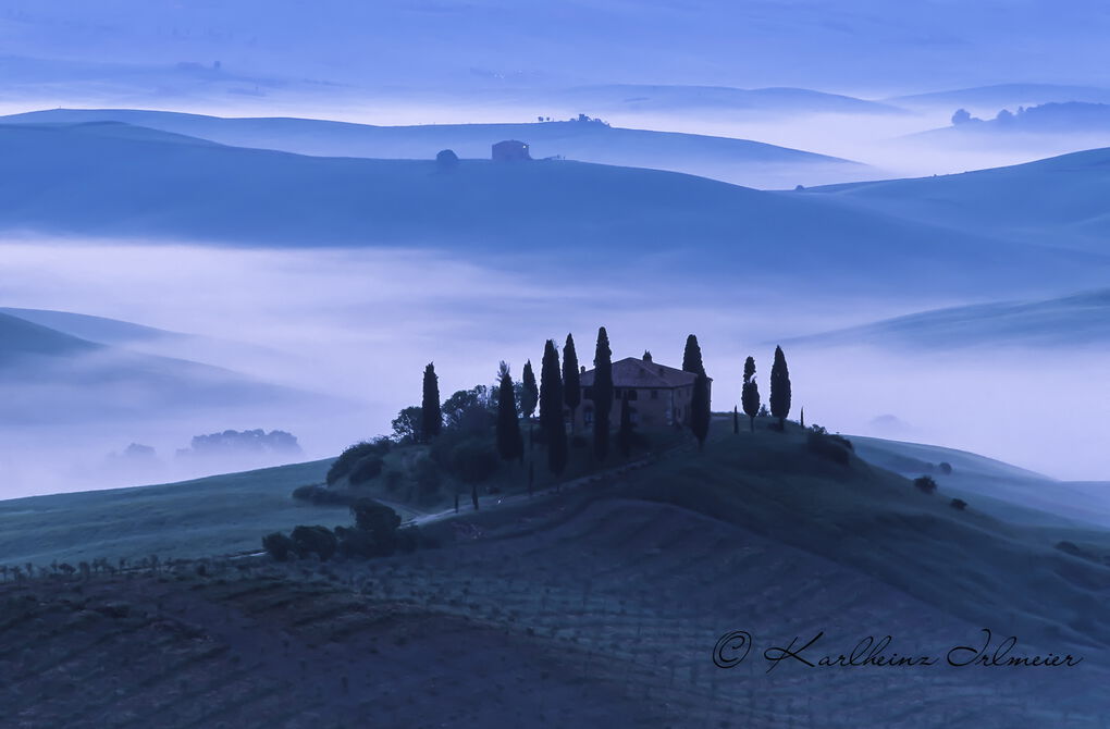 Podere Belvedere in the morning mist, Tuscany, San Quirico