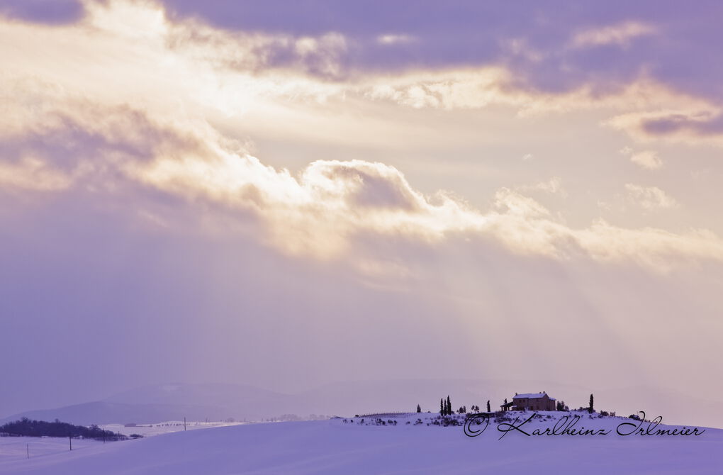 Farmhouse, snowy landscape, Tuscany