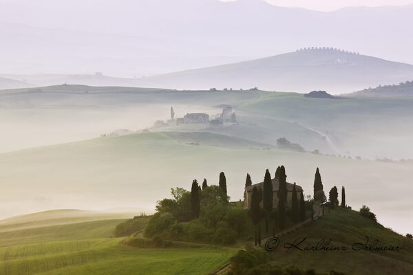 Podere Belvedere in morning mist, Tuscany, San Quirico