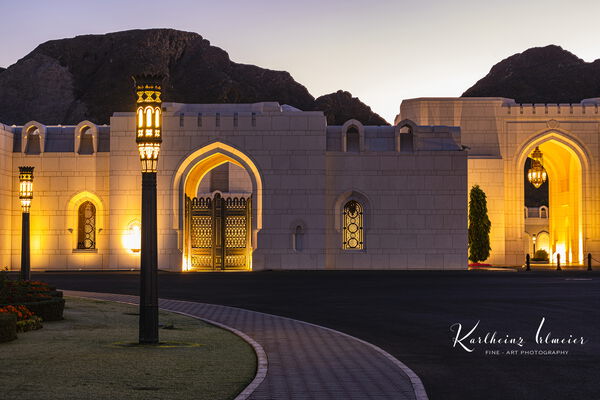 Muscat, Sultan's palace, at night