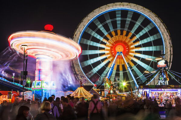 Chair swing ride, ferris wheel, Munich - Oktoberfest